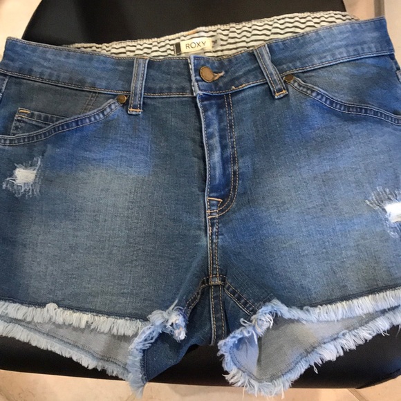 Never worn Roxy Jean shorts - Picture 4 of 4